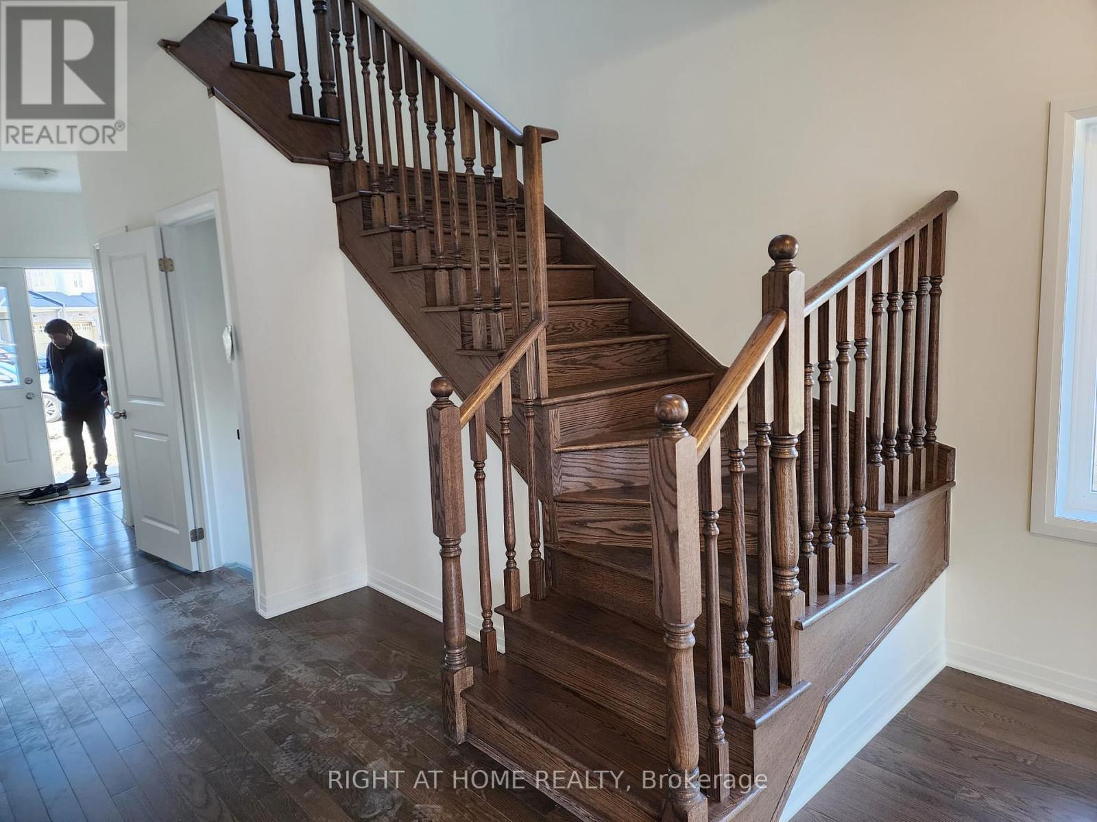 8 Brixham Lane, Brampton, Ontario  L7A 5K2 - Photo 8 - W12780840