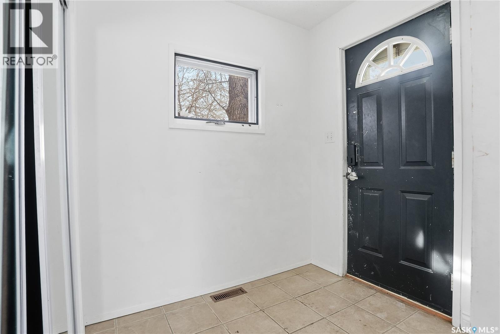 10 Connaught Place, Saskatoon, Saskatchewan  S7L 1C7 - Photo 4 - SK028400