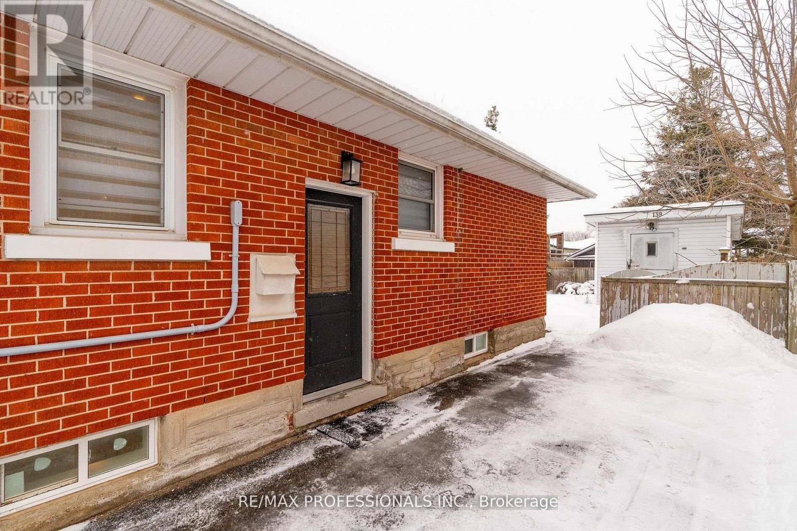 Lower - 139 Byron Avenue, Kitchener, Ontario  N2C 1Z7 - Photo 2 - X12780690