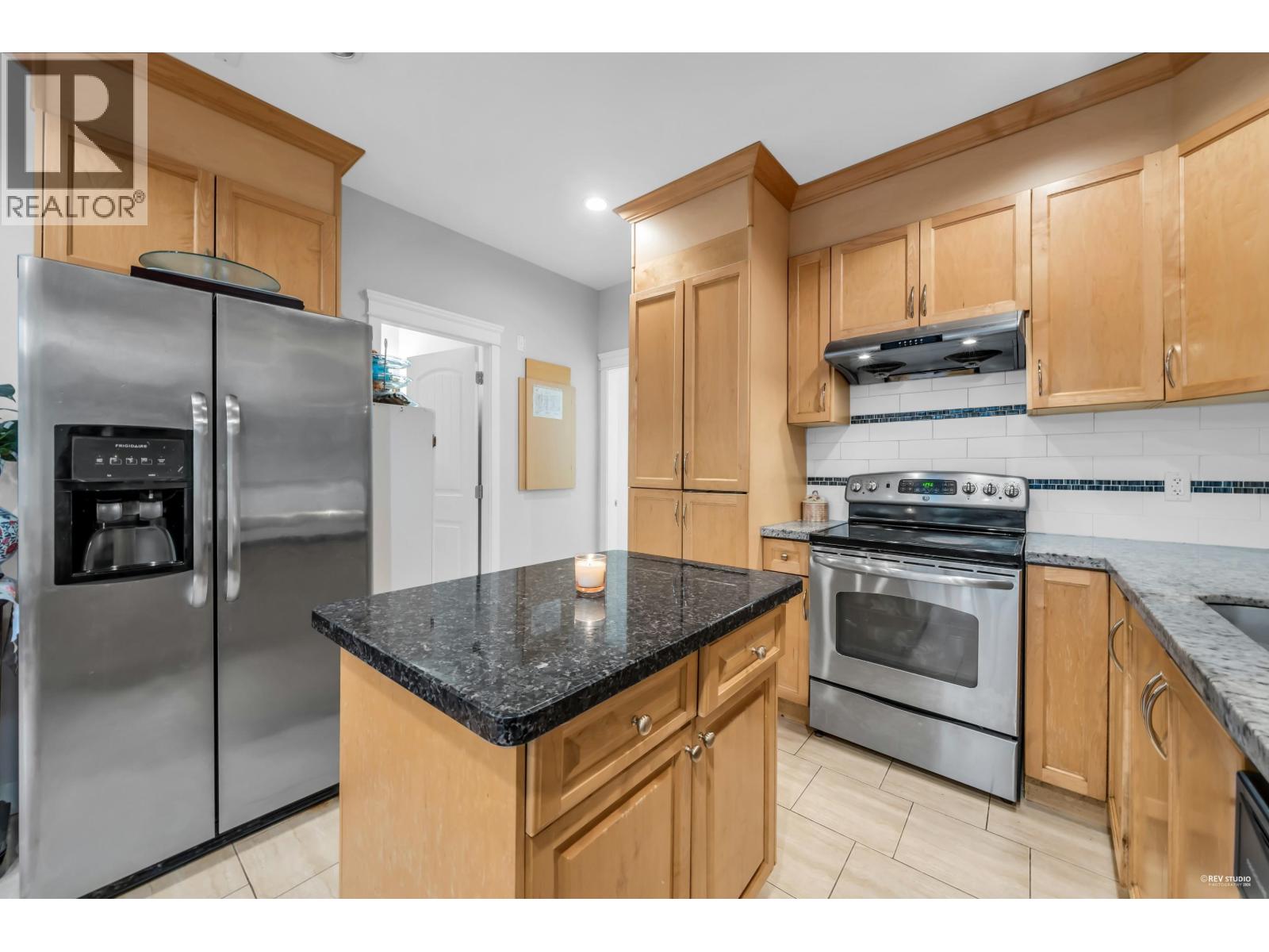 312 Strand Avenue, New Westminster, British Columbia  V3L 3J2 - Photo 8 - R3085352