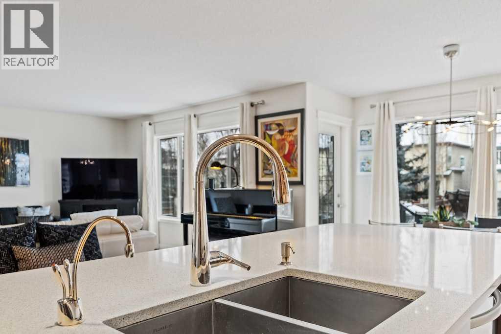 18 Simcoe Terrace Sw, Calgary, Alberta  T3H 4S6 - Photo 10 - A2282856