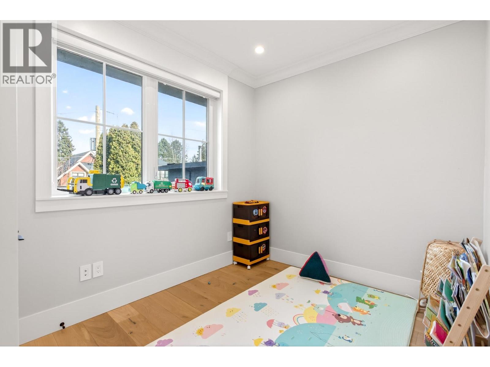 Listing Picture 26 of 32 : 4089 W 19TH AVENUE, Vancouver / 溫哥華 - 魯藝地產 Yvonne Lu Group - MLS Medallion Club Member