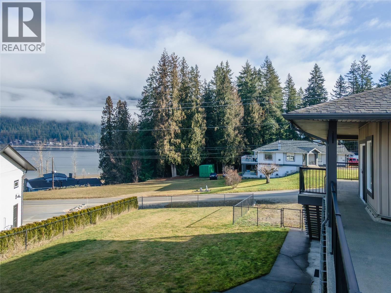 2483 Marine Place, Blind Bay, British Columbia  V0E 1H1 - Photo 5 - 10375705