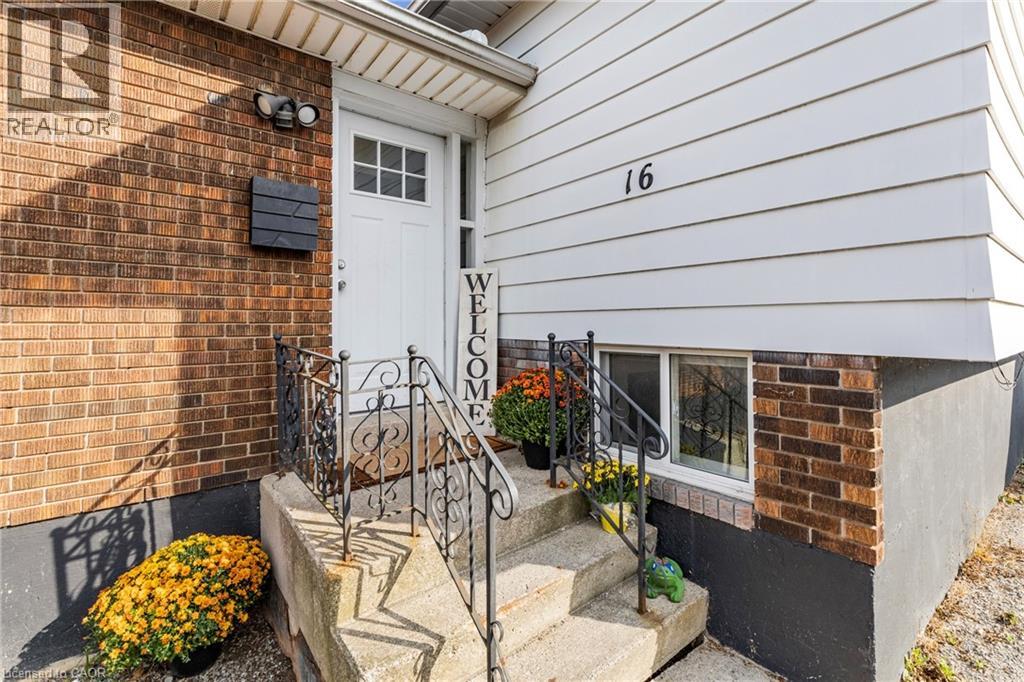 16 Roxborough Court, St. Catharines, Ontario  L2M 6E3 - Photo 5 - 40772856