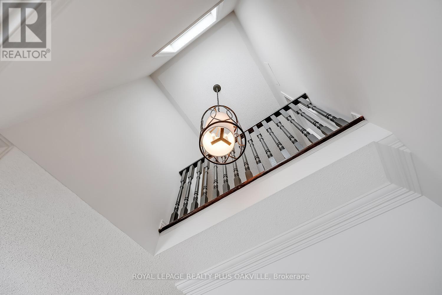 2083 Jaguar Lane, Oakville, Ontario  L6M 4R5 - Photo 4 - W12778662