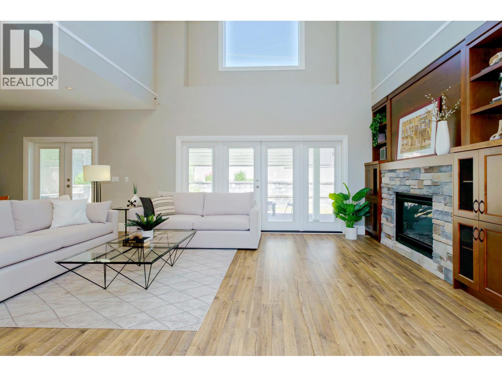 1055 Charland Avenue, Coquitlam, British Columbia  V3K 3K8 - Photo 2 - R3089094