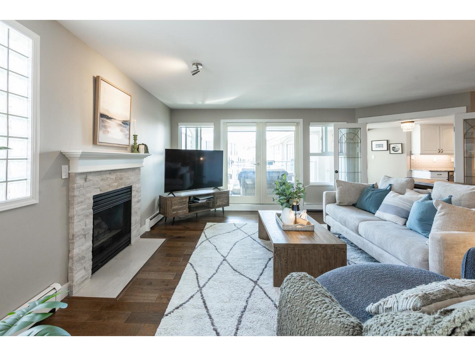 307 15367 Buena Vista Avenue, White Rock, British Columbia  V4B 1Y7 - Photo 3 - R3087874