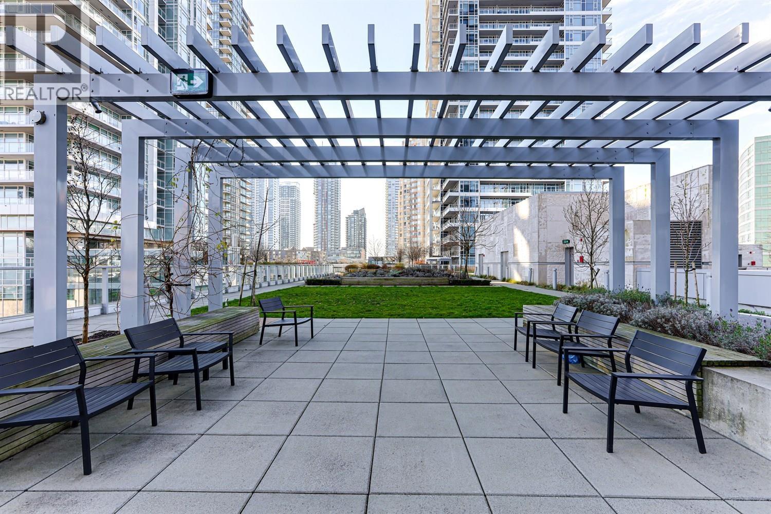 Listing Picture 36 of 40 : 4406 6000 MCKAY AVENUE, Burnaby / 本拿比 - 魯藝地產 Yvonne Lu Group - MLS Medallion Club Member