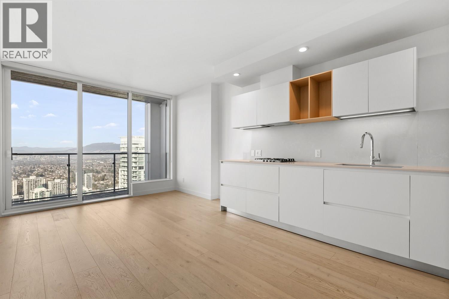 Listing Picture 8 of 40 : 4406 6000 MCKAY AVENUE, Burnaby / 本拿比 - 魯藝地產 Yvonne Lu Group - MLS Medallion Club Member