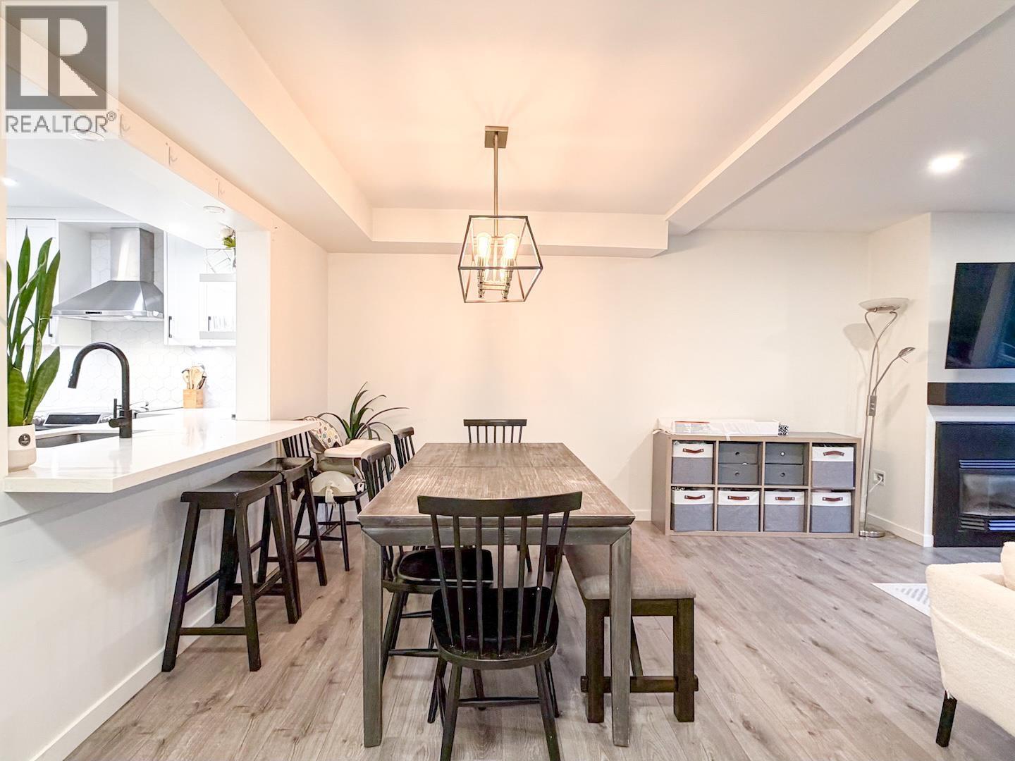 8122 Forest Grove Drive, Burnaby, British Columbia  V5A 4G9 - Photo 6 - R3088848