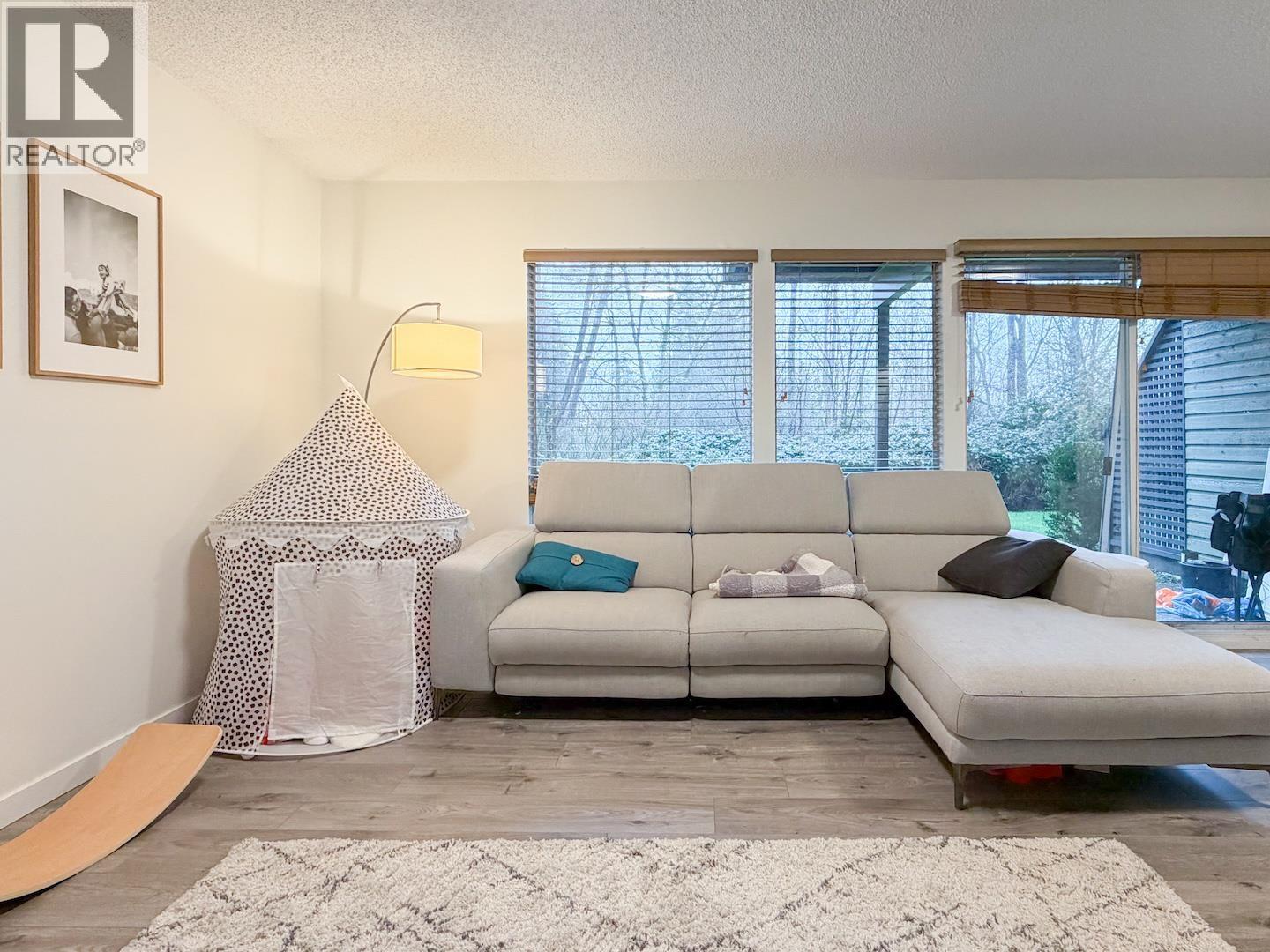 8122 Forest Grove Drive, Burnaby, British Columbia  V5A 4G9 - Photo 24 - R3088848