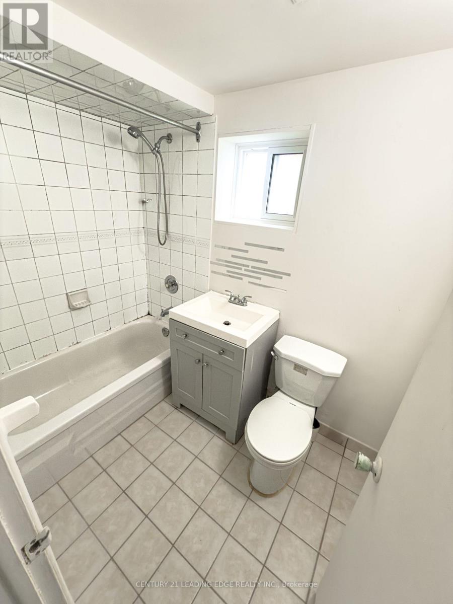 10 Clipper Road, Toronto (Pleasant View), Ontario  M2J 4C9 - Photo 7 - C12780996