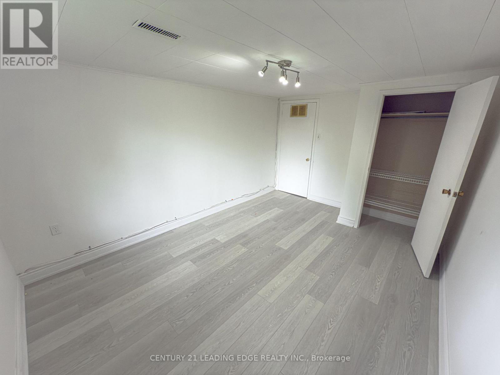 10 Clipper Road, Toronto (Pleasant View), Ontario  M2J 4C9 - Photo 9 - C12780996