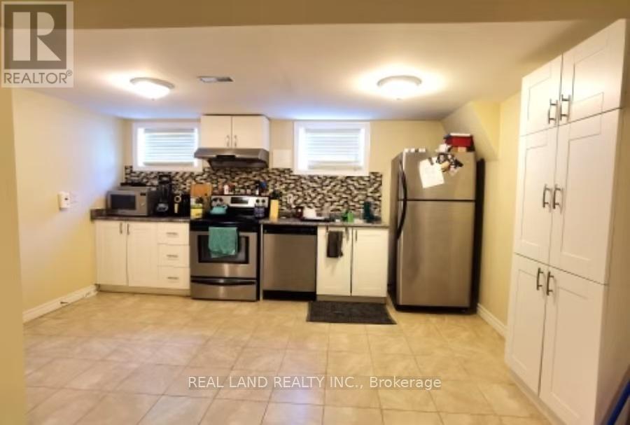 Bsmt - 275 Essex Avenue, Richmond Hill, Ontario  L4C 2C4 - Photo 5 - N12780892