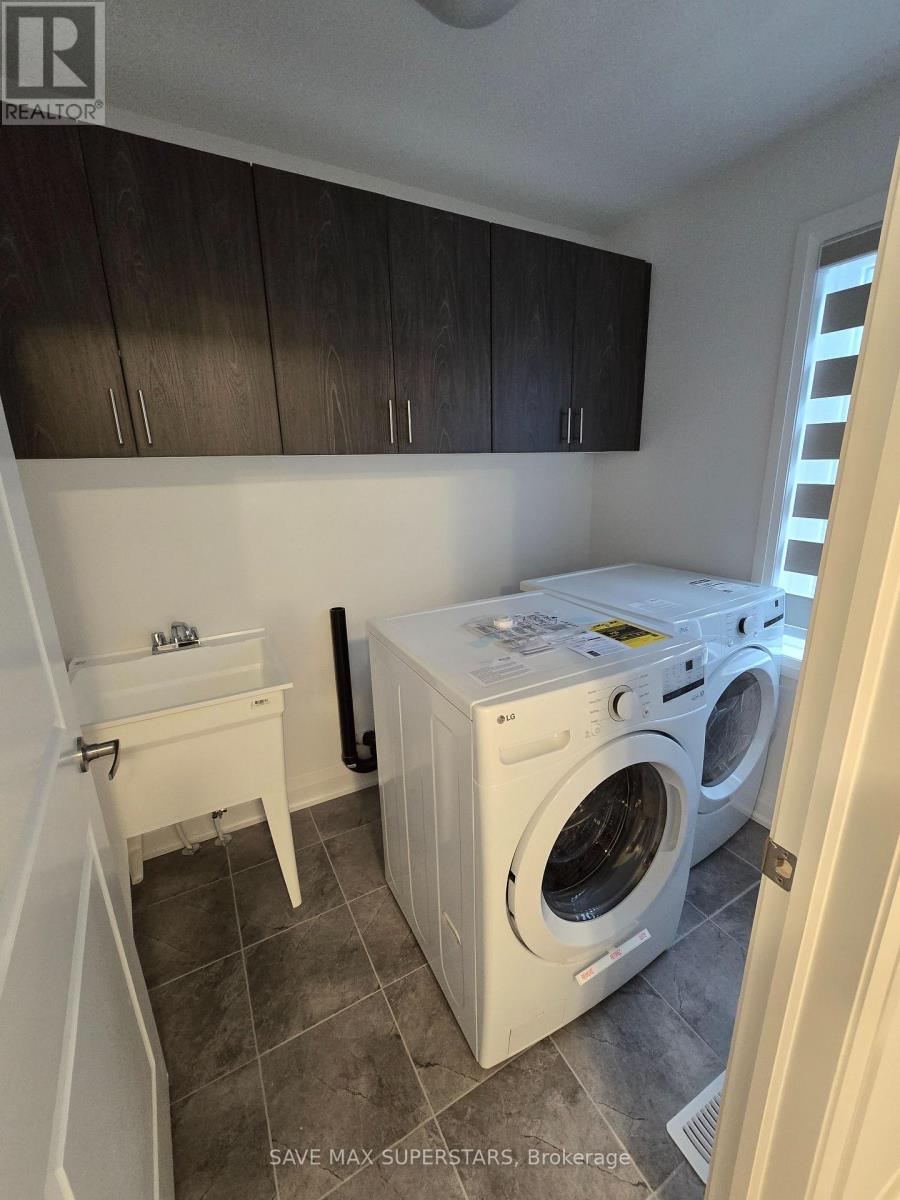 17 Barnyard Trail, Barrie, Ontario  L9J 0C2 - Photo 14 - S12780944