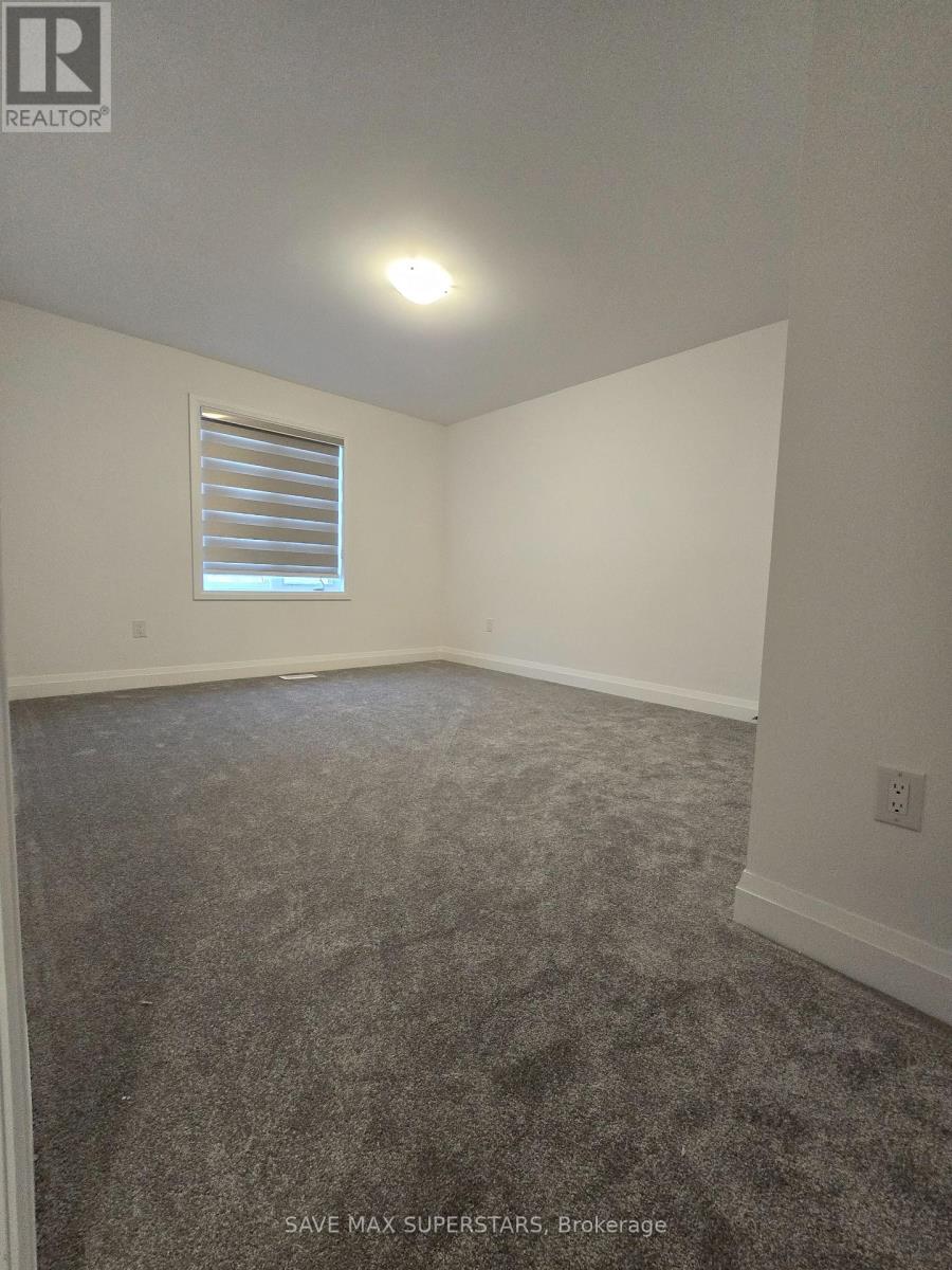 17 Barnyard Trail, Barrie, Ontario  L9J 0C2 - Photo 18 - S12780944