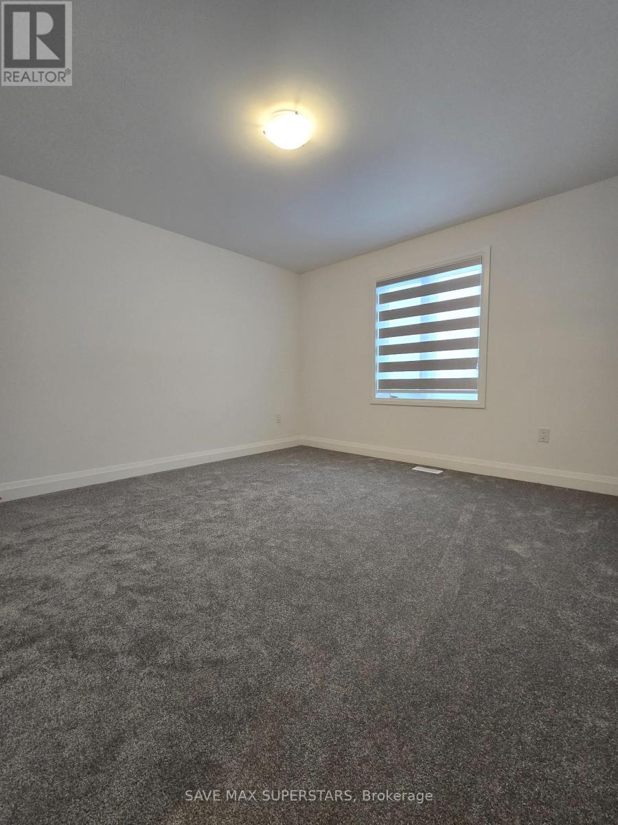 17 Barnyard Trail, Barrie, Ontario  L9J 0C2 - Photo 19 - S12780944