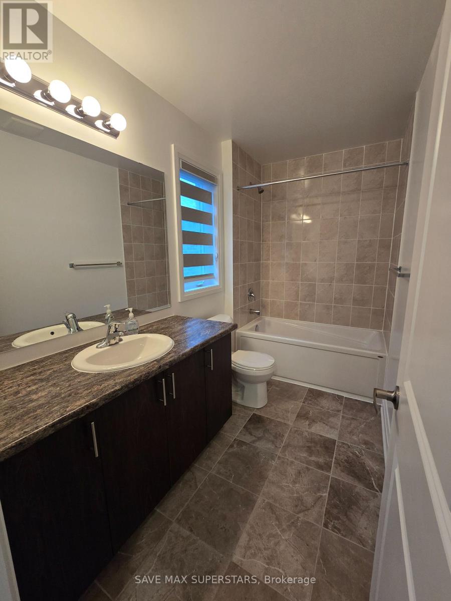 17 Barnyard Trail, Barrie, Ontario  L9J 0C2 - Photo 20 - S12780944