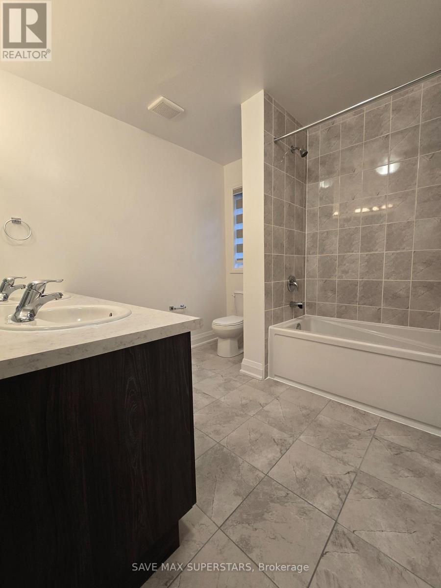 17 Barnyard Trail, Barrie, Ontario  L9J 0C2 - Photo 21 - S12780944