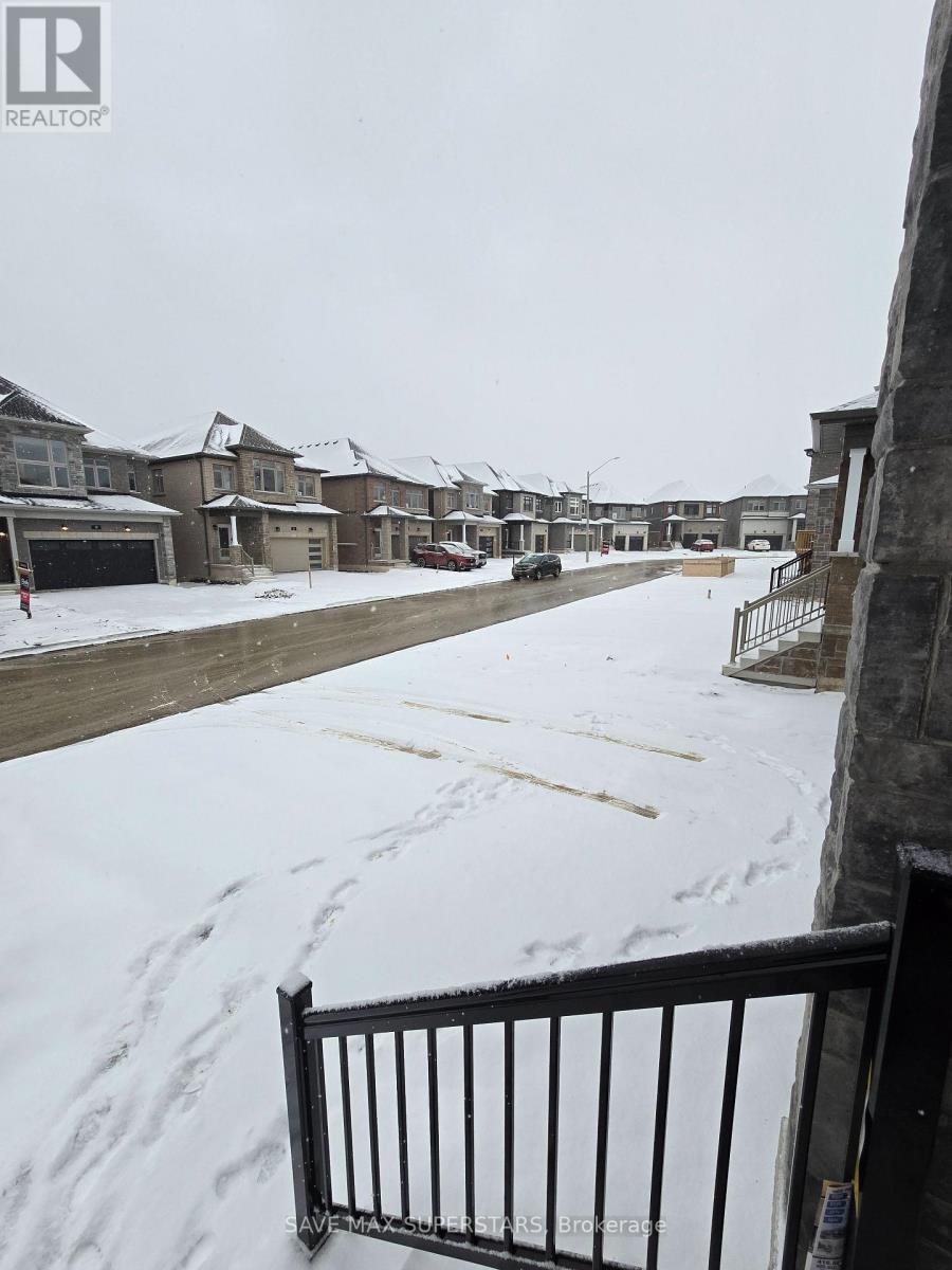 17 Barnyard Trail, Barrie, Ontario  L9J 0C2 - Photo 31 - S12780944