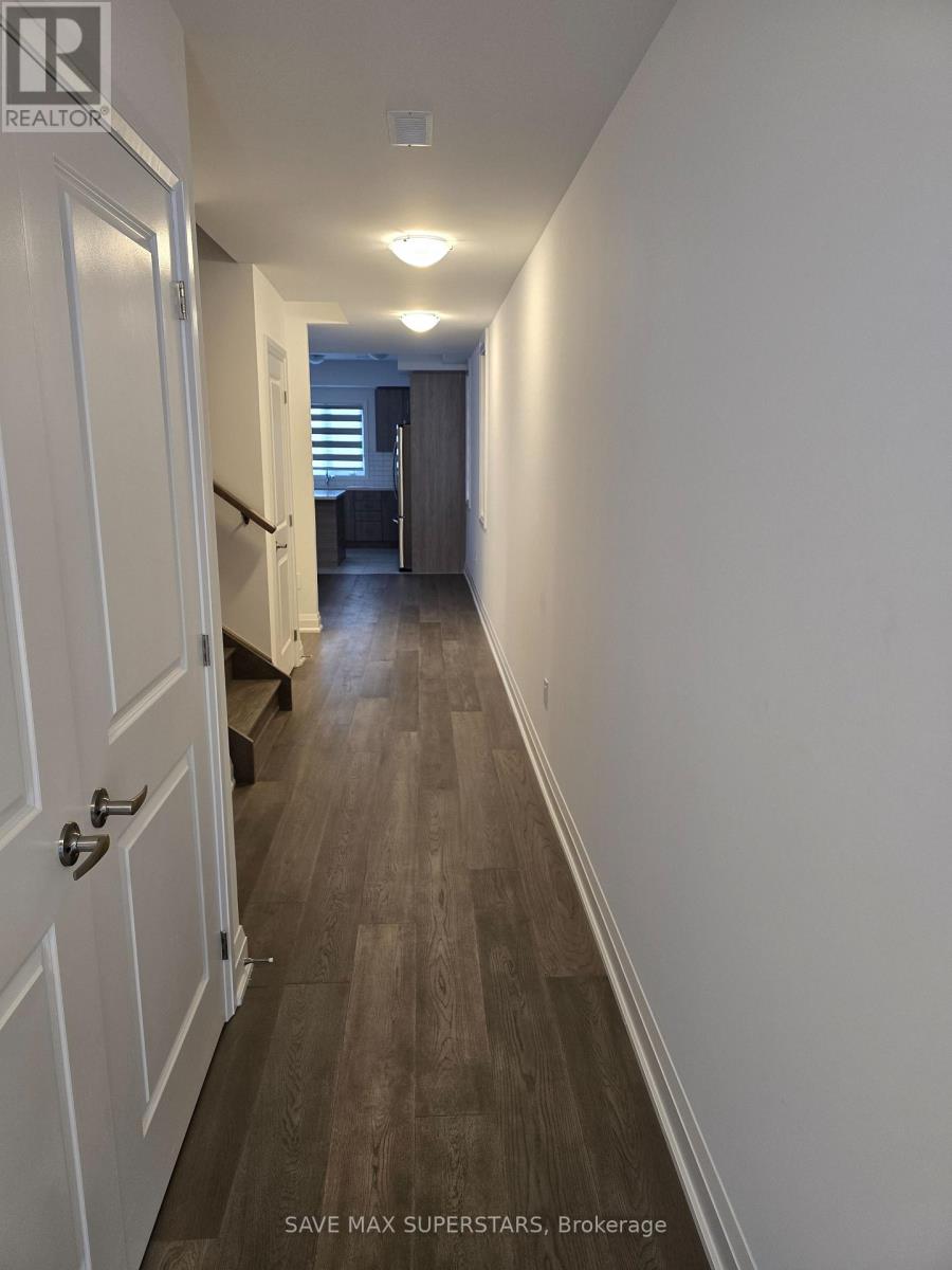 17 Barnyard Trail, Barrie, Ontario  L9J 0C2 - Photo 4 - S12780944