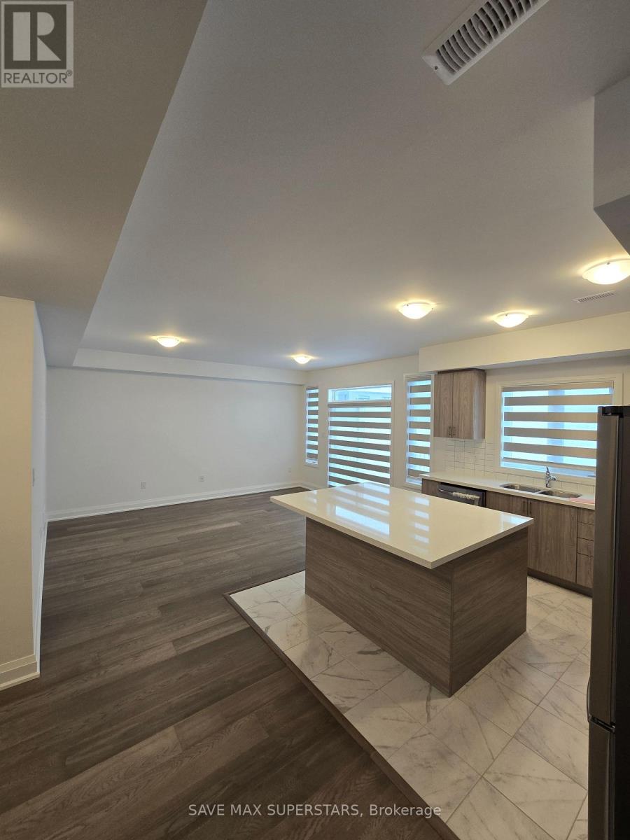 17 Barnyard Trail, Barrie, Ontario  L9J 0C2 - Photo 5 - S12780944