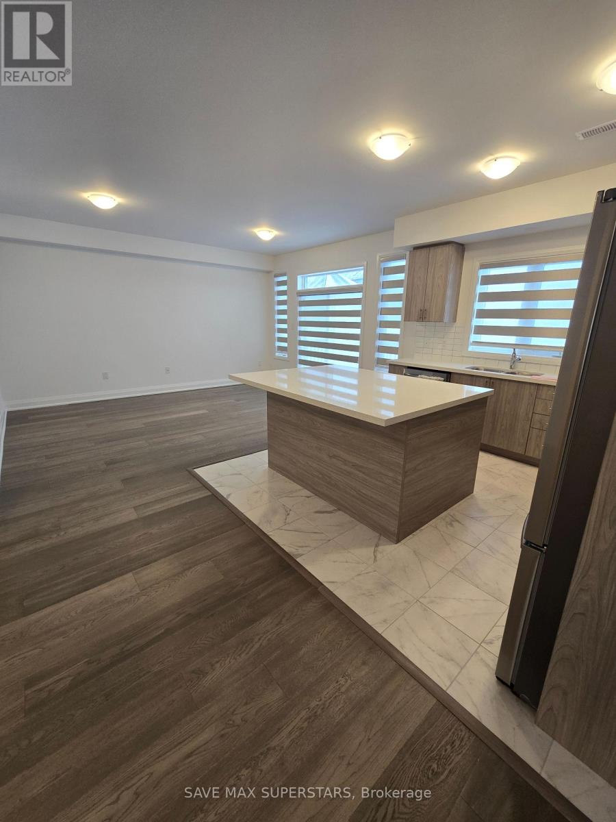 17 Barnyard Trail, Barrie, Ontario  L9J 0C2 - Photo 6 - S12780944