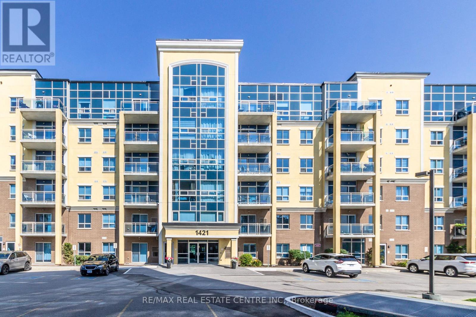 404 - 1421 Costigan Road, Milton, Ontario  L9T 2N4 - Photo 2 - W12780924