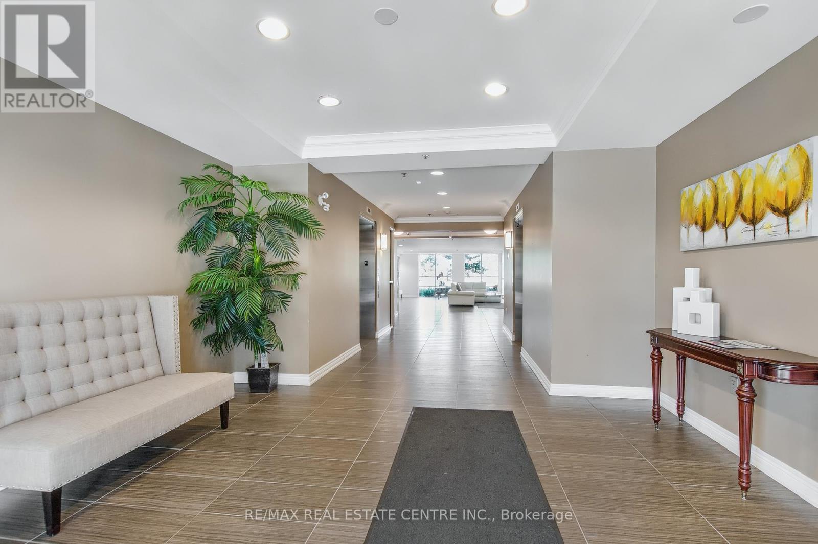 404 - 1421 Costigan Road, Milton, Ontario  L9T 2N4 - Photo 4 - W12780924