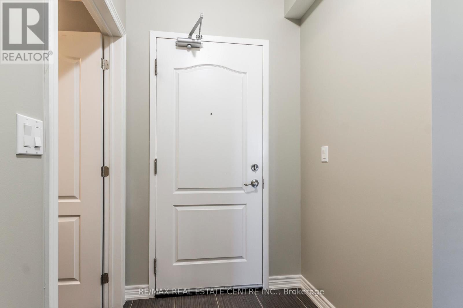 404 - 1421 Costigan Road, Milton, Ontario  L9T 2N4 - Photo 8 - W12780924