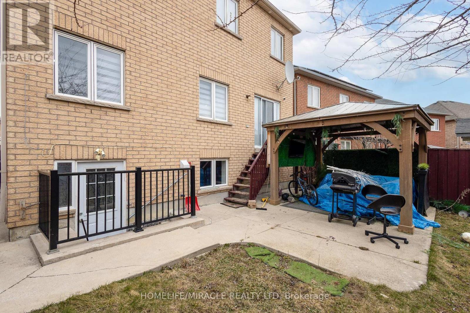 12 Homeview Road, Brampton, Ontario  L6P 2L9 - Photo 5 - W12780970