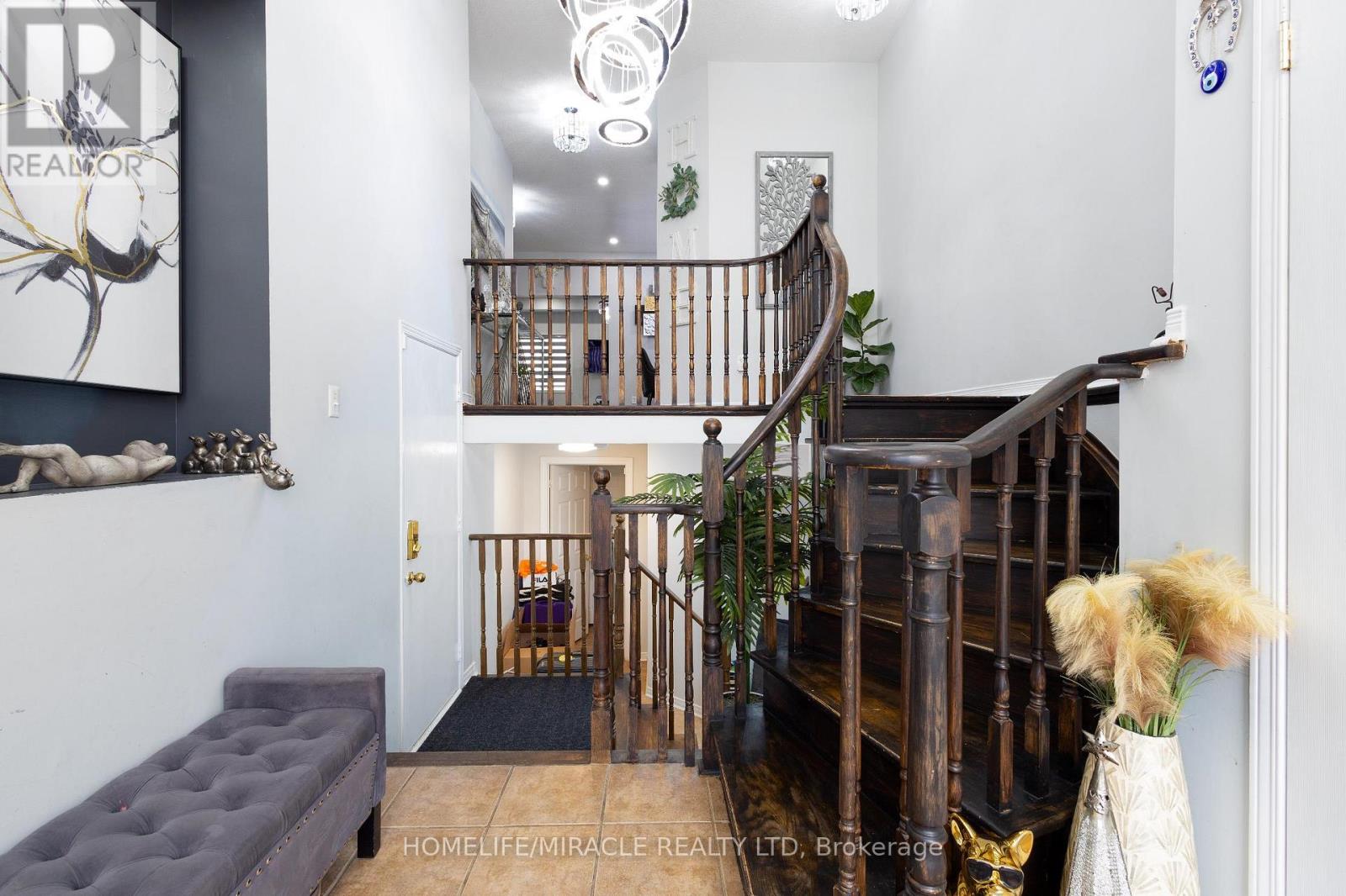 12 Homeview Road, Brampton, Ontario  L6P 2L9 - Photo 6 - W12780970