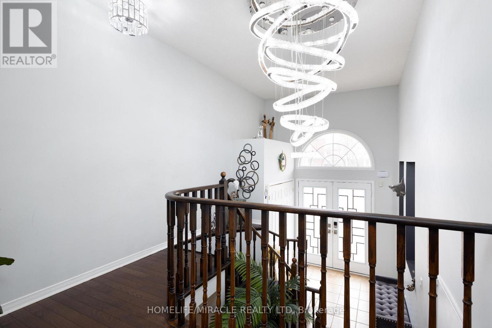 12 Homeview Road, Brampton, Ontario  L6P 2L9 - Photo 8 - W12780970