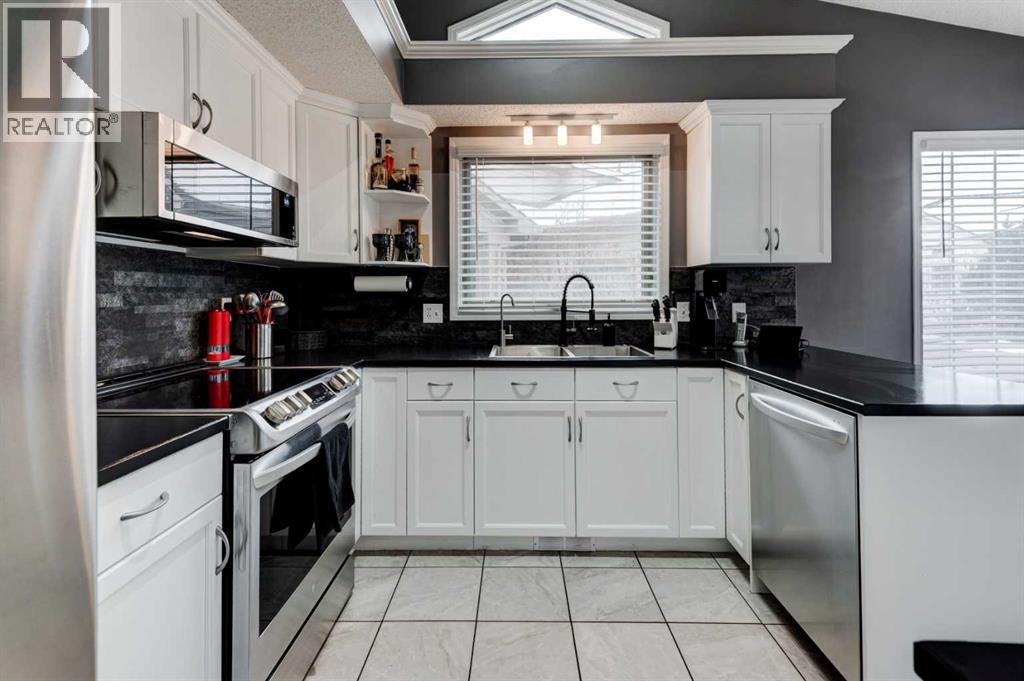 66 Douglas Woods Park Se, Calgary, Alberta  T2Z 2K6 - Photo 4 - A2283603