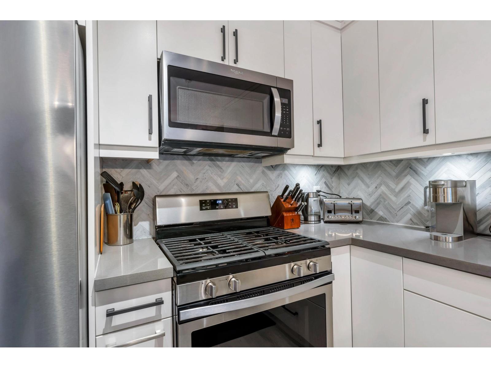 207 14550 Winter Crescent, Surrey, British Columbia  V4P 0G4 - Photo 8 - R3087966