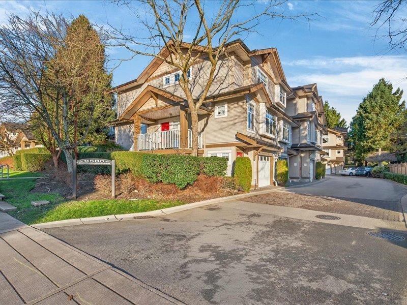 301 9580 PRINCE CHARLES BOULEVARD, Surrey, British Columbia