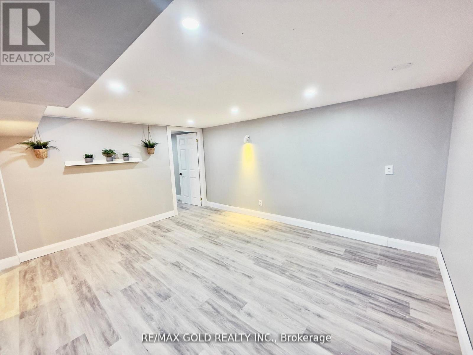 Lower - 156 Mooregate Crescent, Kitchener, Ontario  N2M 2G1 - Photo 6 - X12780956