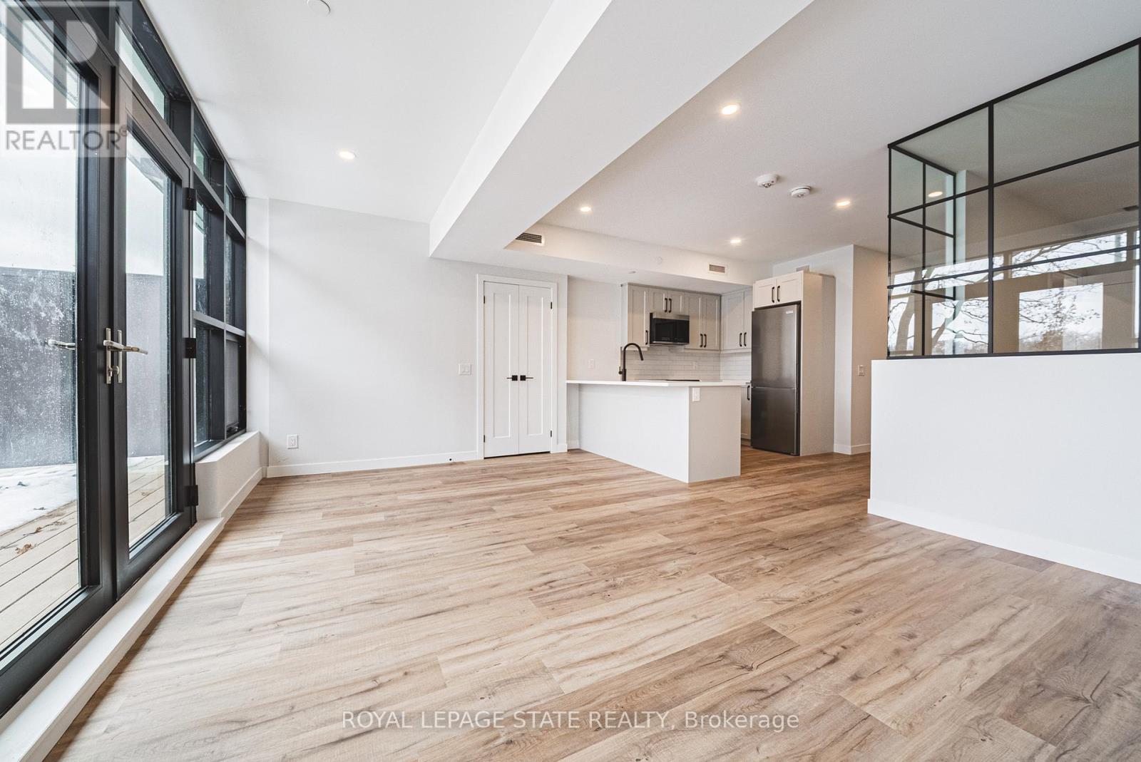 206 - 555 Sanatorium Road, Hamilton, Ontario  L9C 2B1 - Photo 3 - X12780998