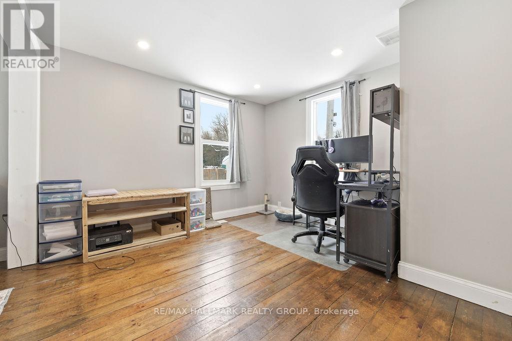 62 Main Street, Laurentian Hills, Ontario  K0J 1J0 - Photo 13 - X12781118