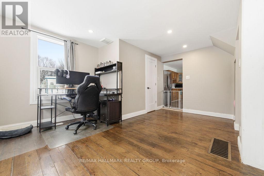 62 Main Street, Laurentian Hills, Ontario  K0J 1J0 - Photo 14 - X12781118