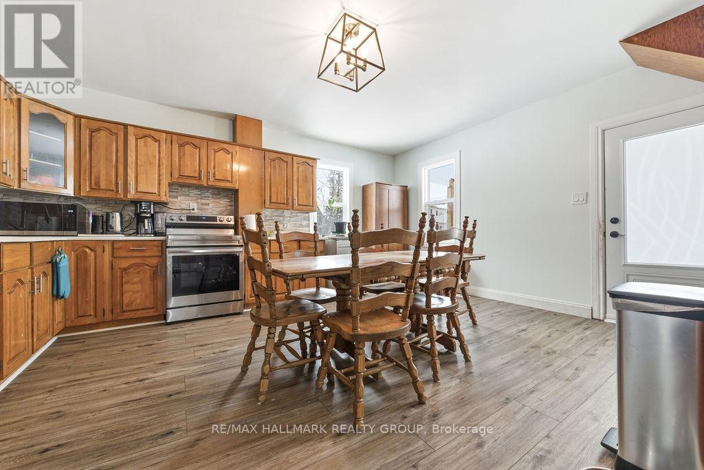 62 Main Street, Laurentian Hills, Ontario  K0J 1J0 - Photo 17 - X12781118