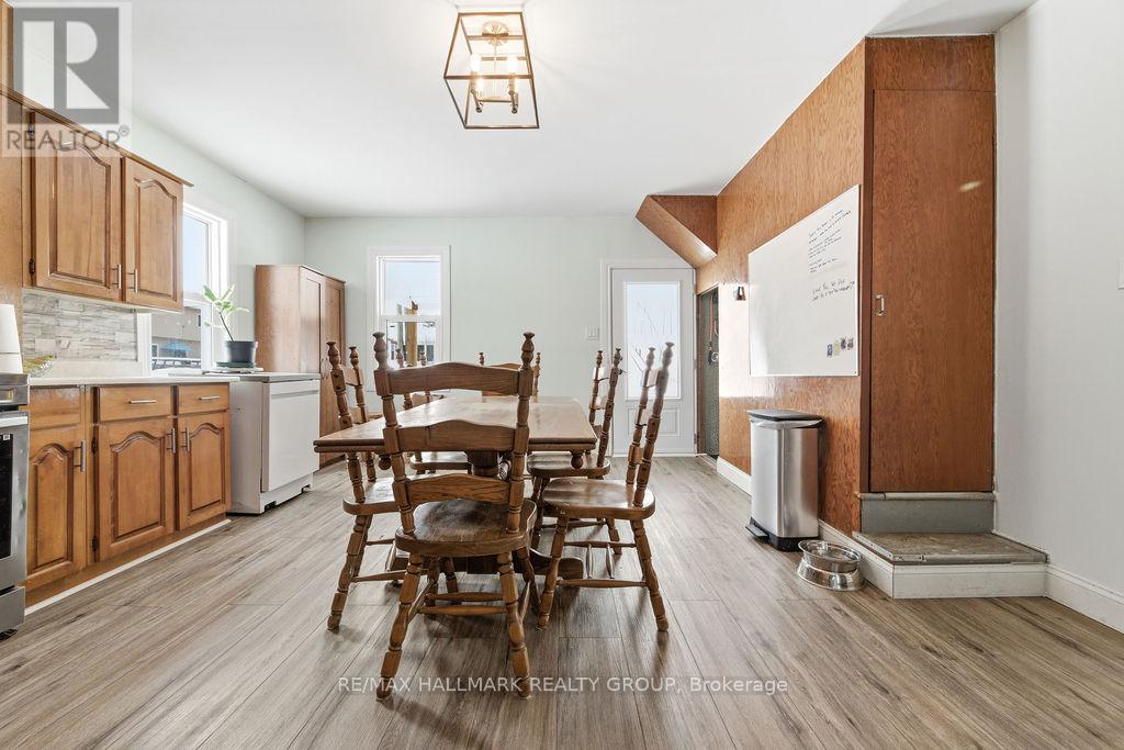 62 Main Street, Laurentian Hills, Ontario  K0J 1J0 - Photo 18 - X12781118