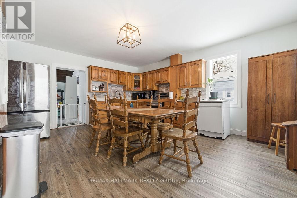 62 Main Street, Laurentian Hills, Ontario  K0J 1J0 - Photo 19 - X12781118