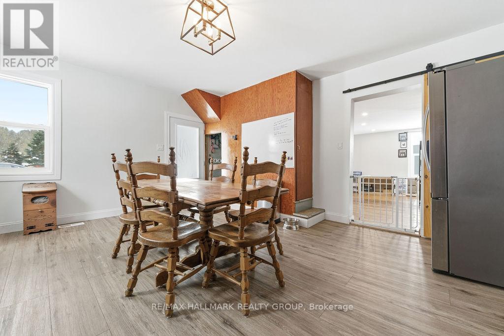 62 Main Street, Laurentian Hills, Ontario  K0J 1J0 - Photo 22 - X12781118