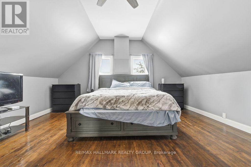 62 Main Street, Laurentian Hills, Ontario  K0J 1J0 - Photo 28 - X12781118