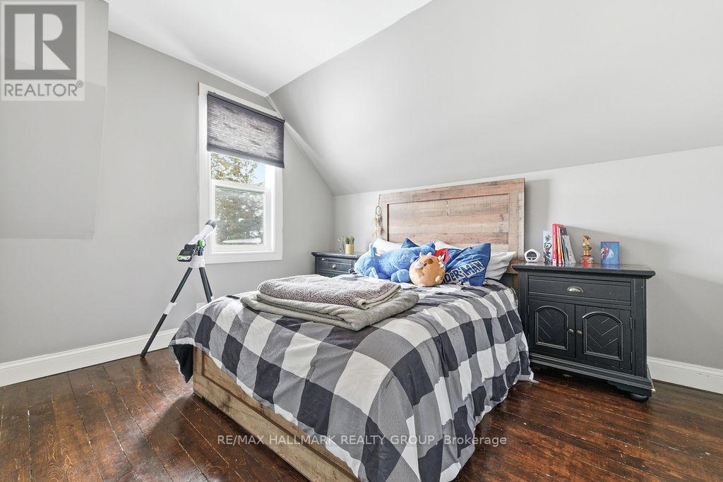 62 Main Street, Laurentian Hills, Ontario  K0J 1J0 - Photo 33 - X12781118