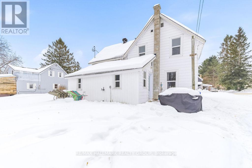 62 Main Street, Laurentian Hills, Ontario  K0J 1J0 - Photo 36 - X12781118
