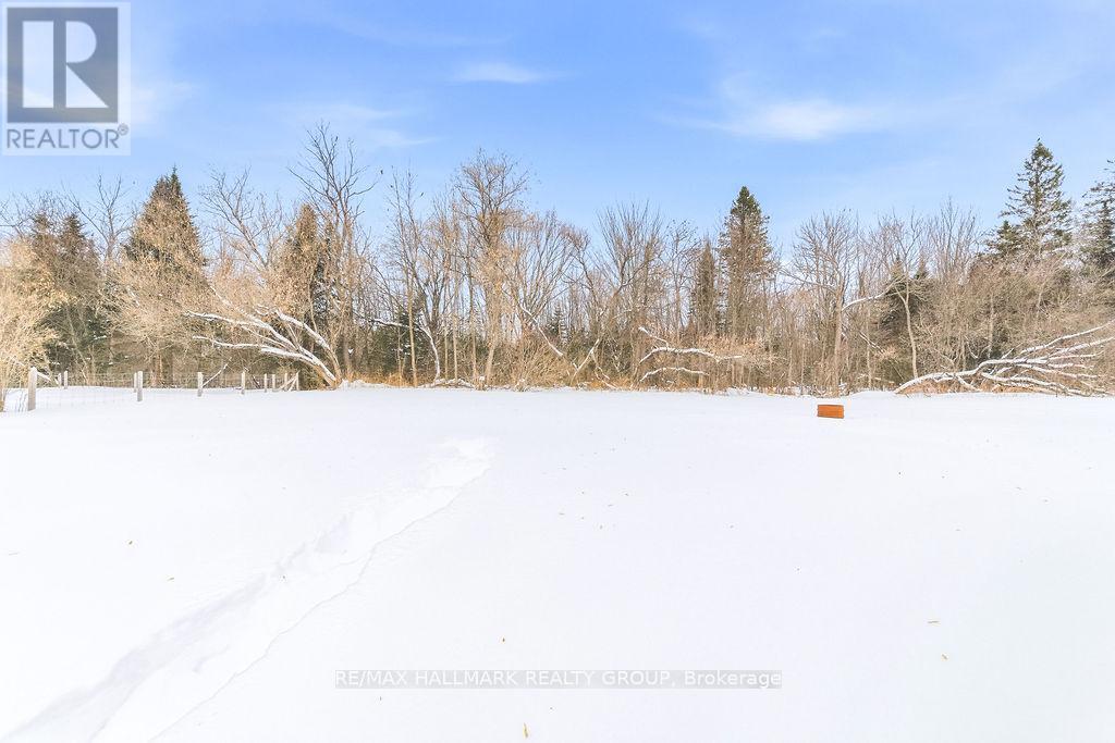 62 Main Street, Laurentian Hills, Ontario  K0J 1J0 - Photo 39 - X12781118