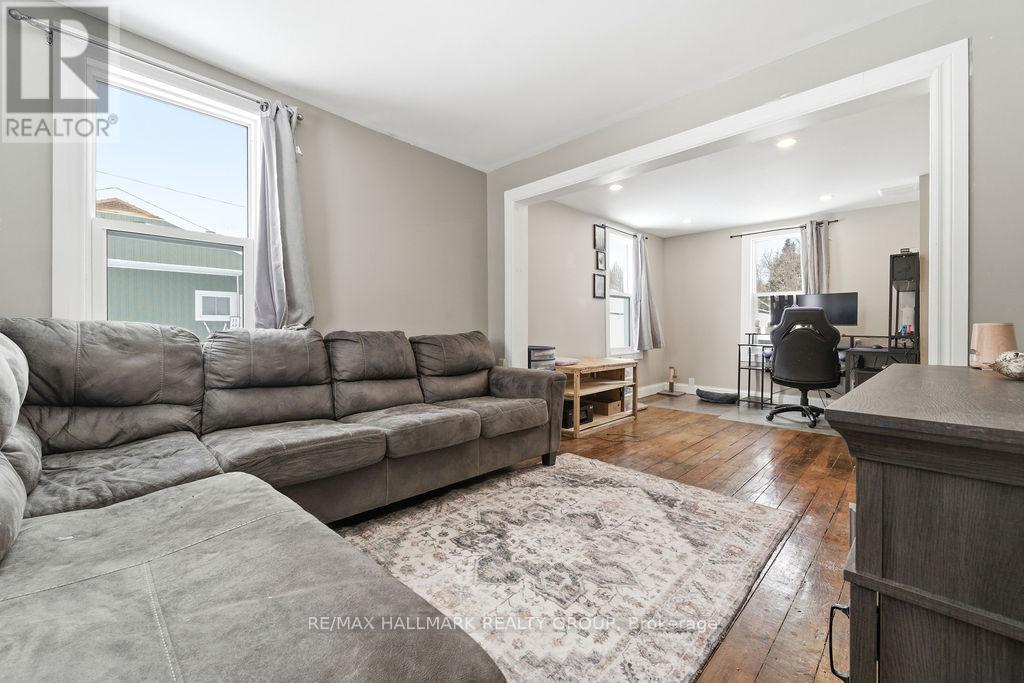 62 Main Street, Laurentian Hills, Ontario  K0J 1J0 - Photo 8 - X12781118