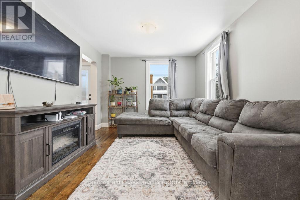 62 Main Street, Laurentian Hills, Ontario  K0J 1J0 - Photo 9 - X12781118